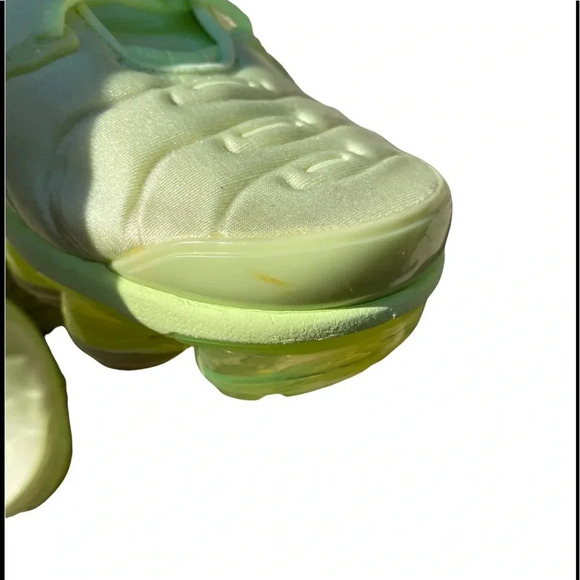 Women’s Nike Air VaporMax Plus Barely Volt Neon Yellow - Picture 9 of 10